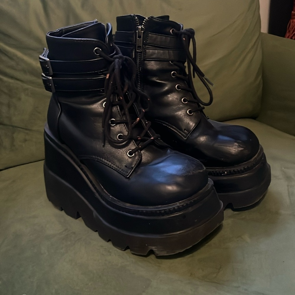 DEMONIA Shaker Boots